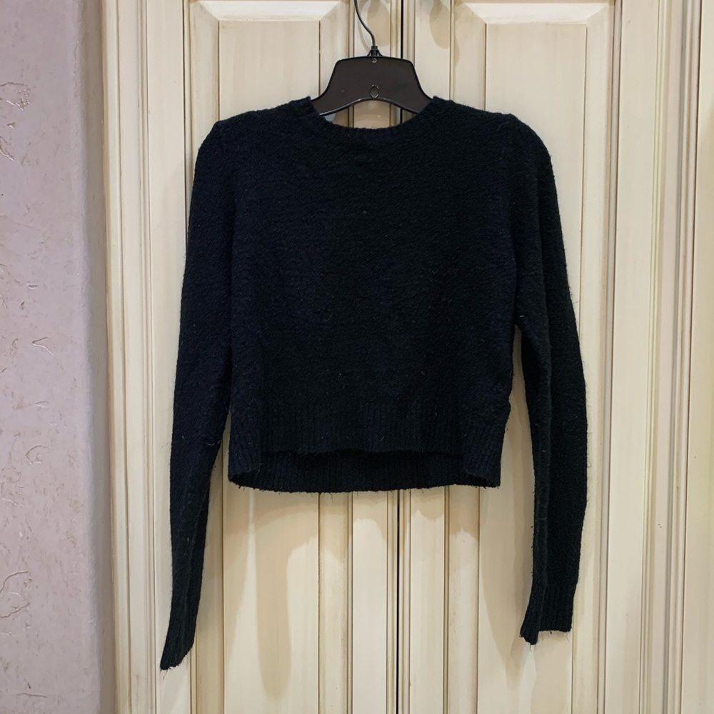 Black Forever 21 Cropped Sweater